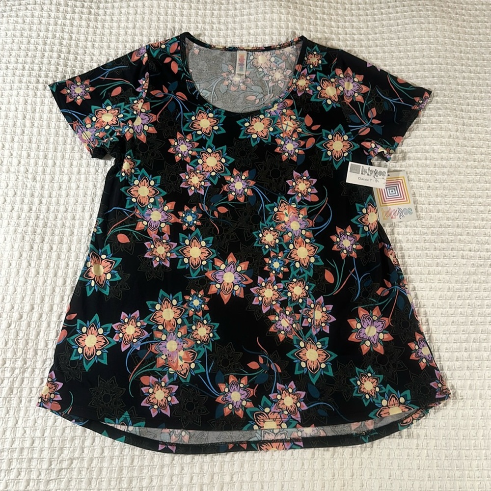 LuLaRoe Women’s Classic T /Size: S/ Color: Multi Floral Design (NWT)